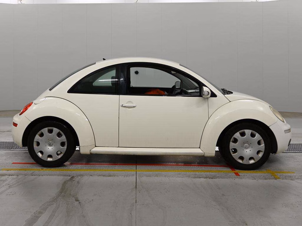 VOLKSWAGEN BEETLE