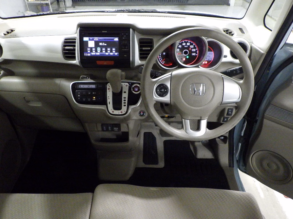 HONDA N-BOX SLASH