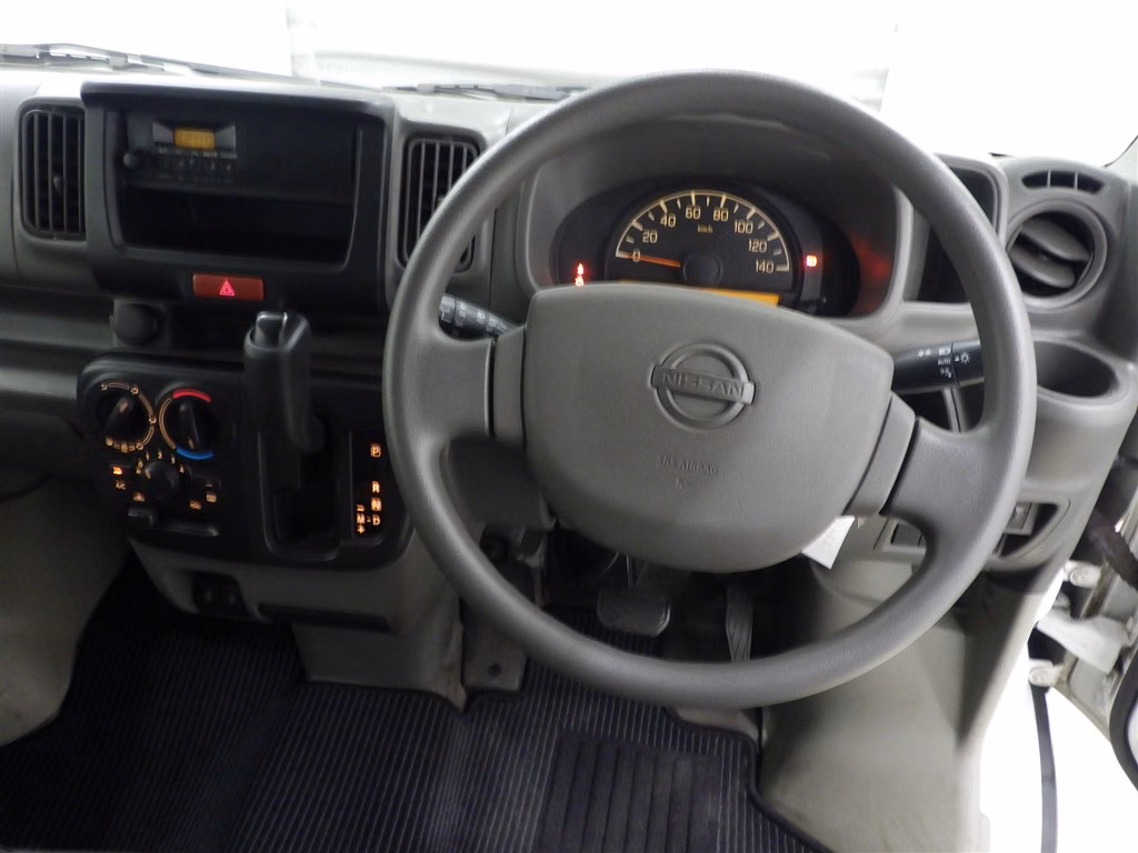 NISSAN NV100 CLIPPER