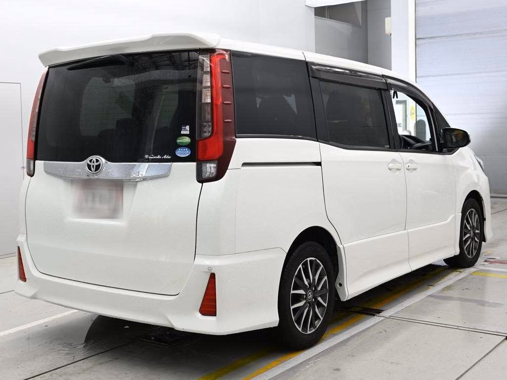 TOYOTA NOAH