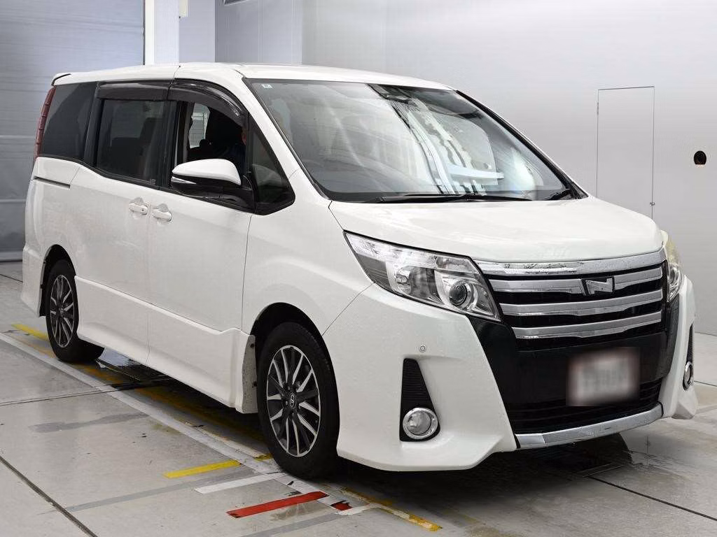 TOYOTA NOAH