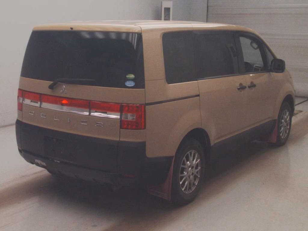 MITSUBISHI DELICA D:5
