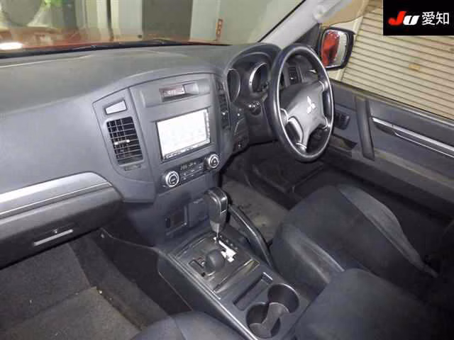 MITSUBISHI PAJERO