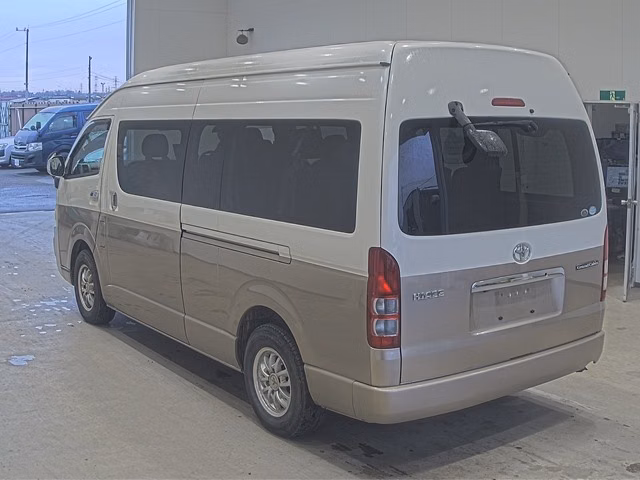 TOYOTA HIACE