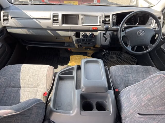 TOYOTA HIACE