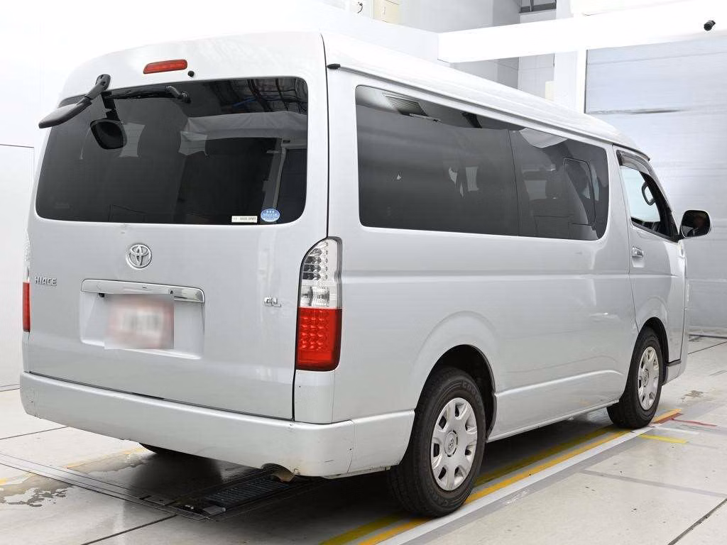TOYOTA HIACE