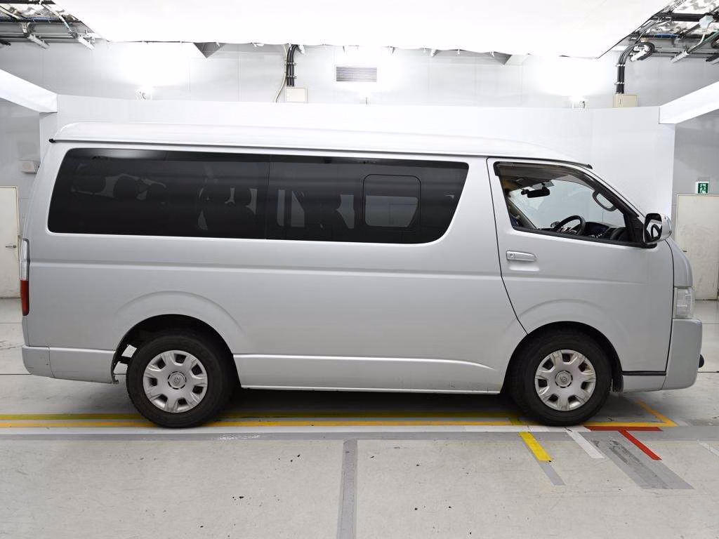 TOYOTA HIACE