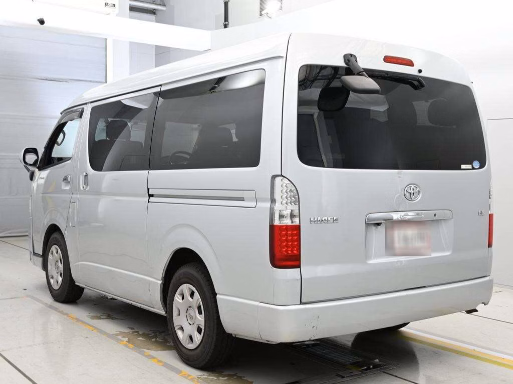 TOYOTA HIACE