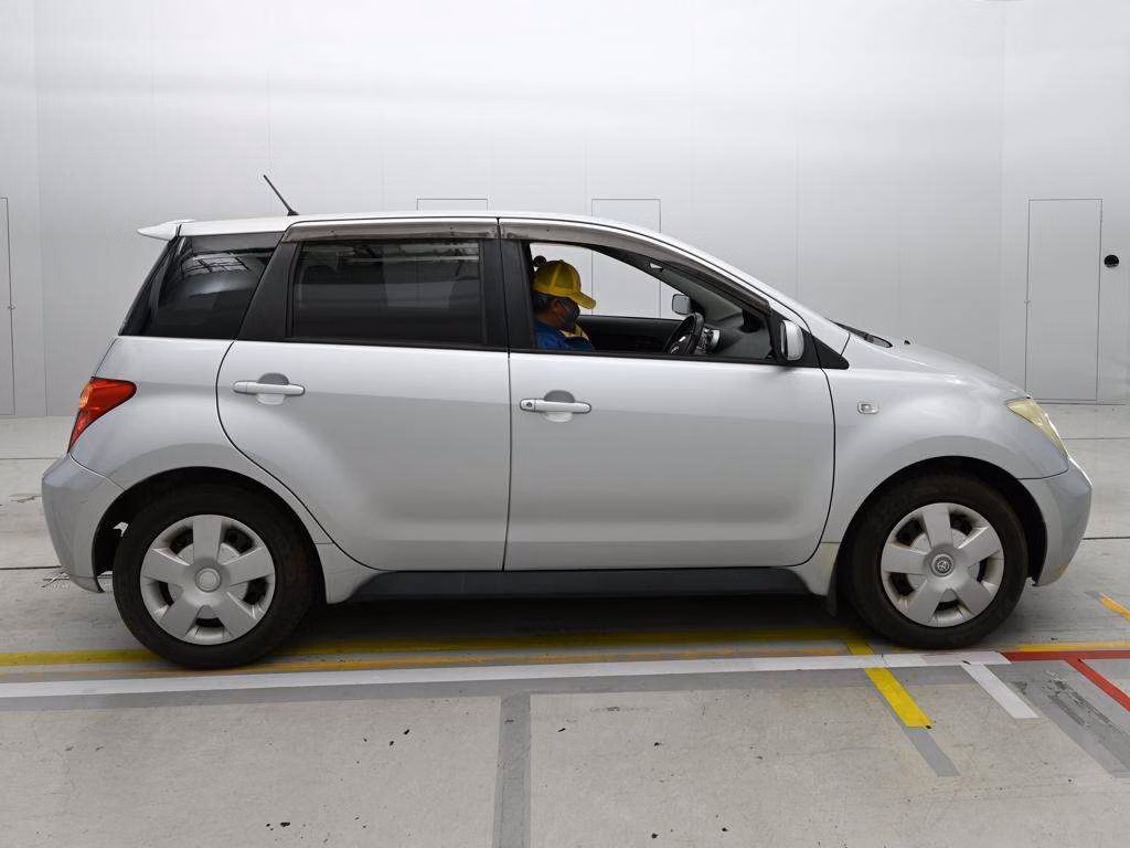 TOYOTA IST