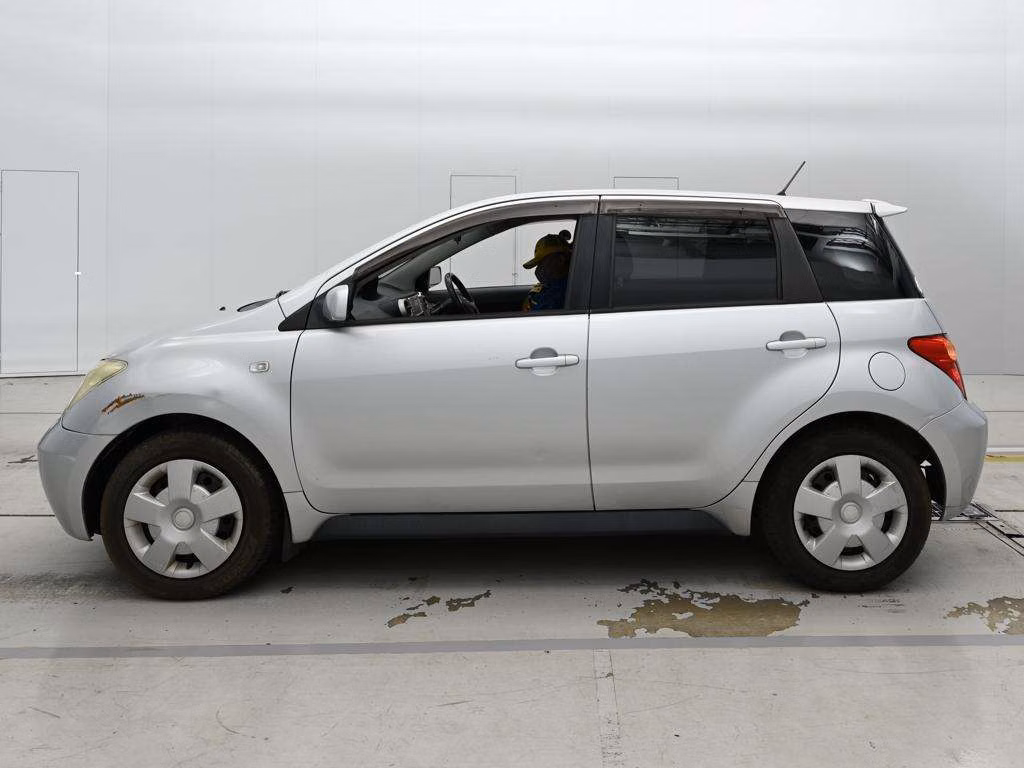 TOYOTA IST