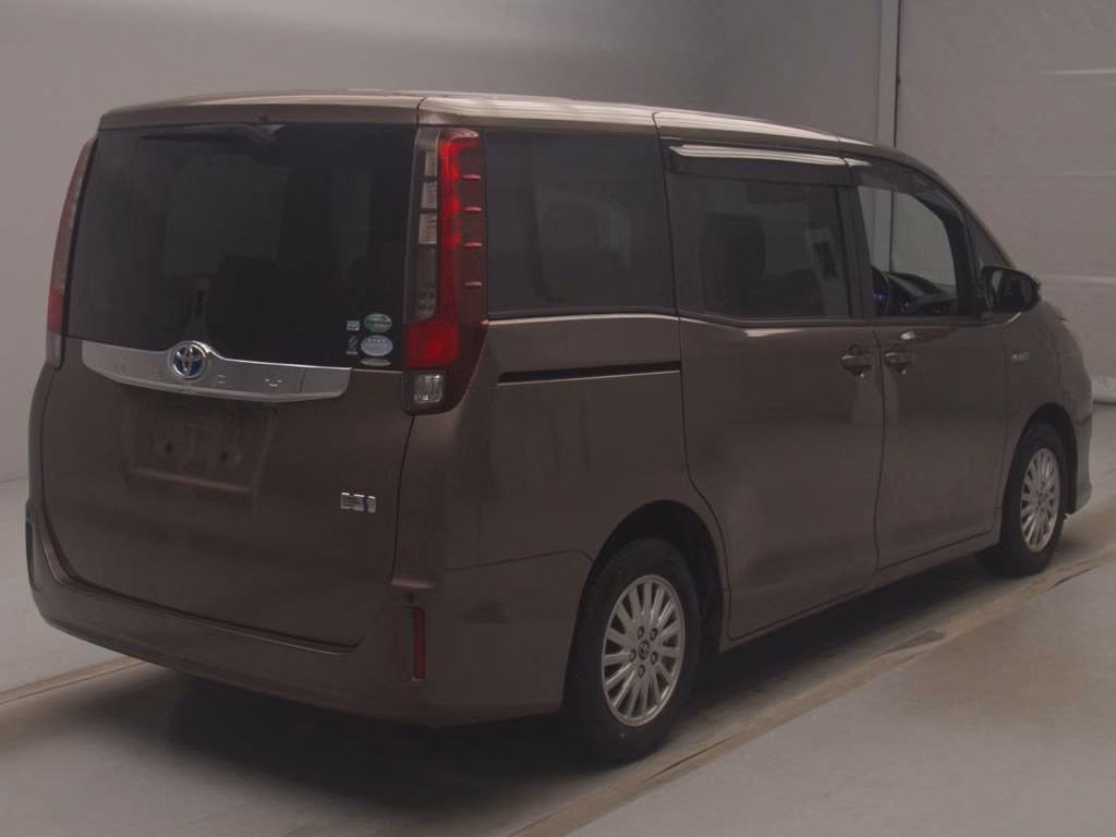 TOYOTA NOAH