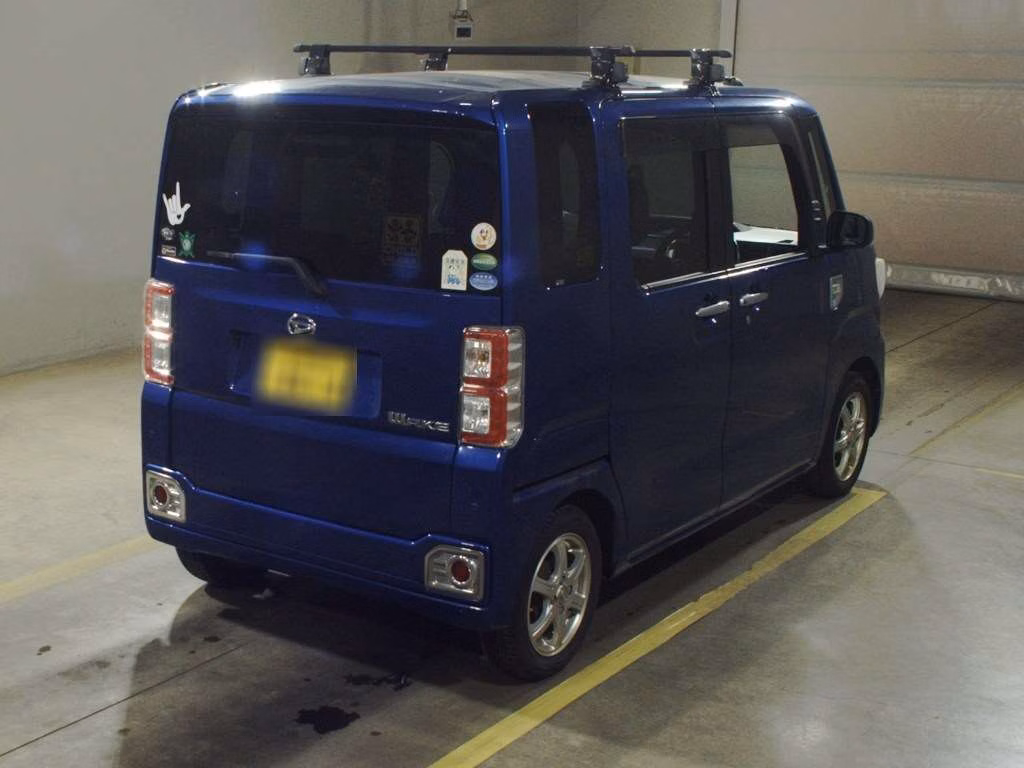 DAIHATSU WAKE