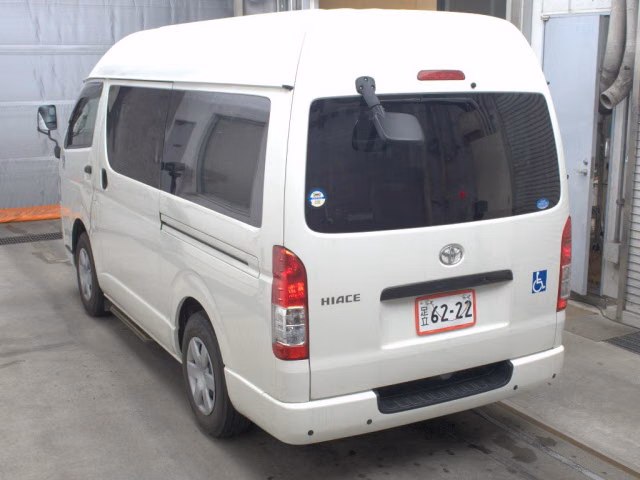 TOYOTA REGIUS ACE