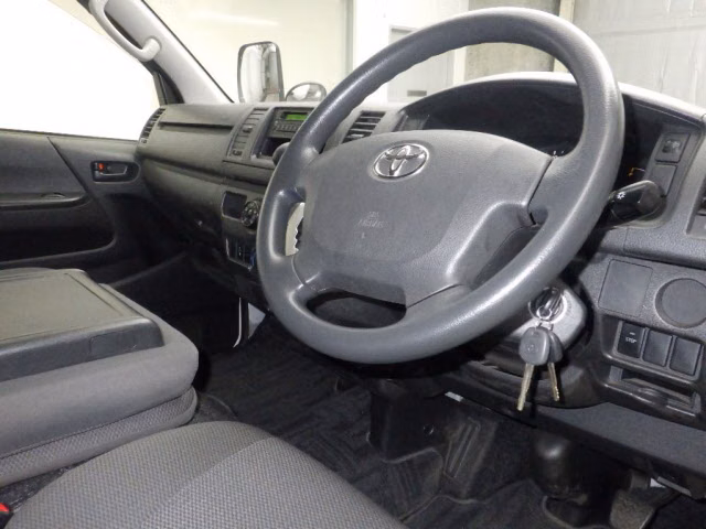 TOYOTA REGIUS ACE