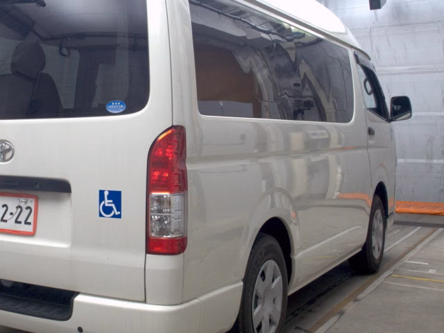 TOYOTA REGIUS ACE