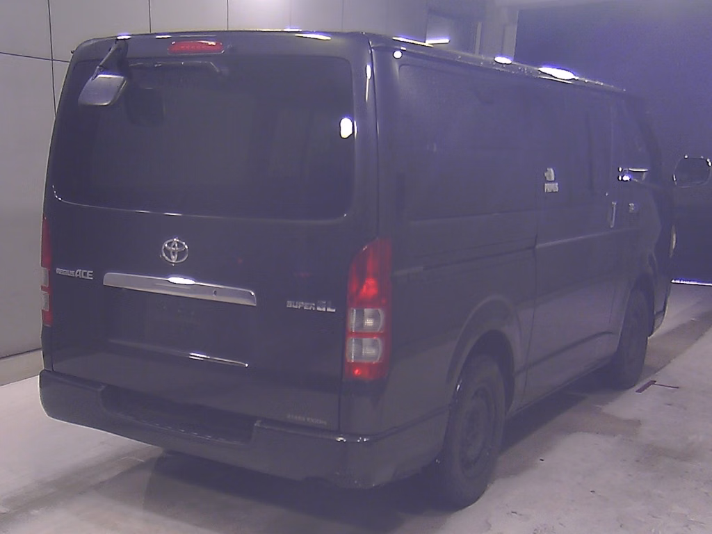 TOYOTA REGIUS ACE