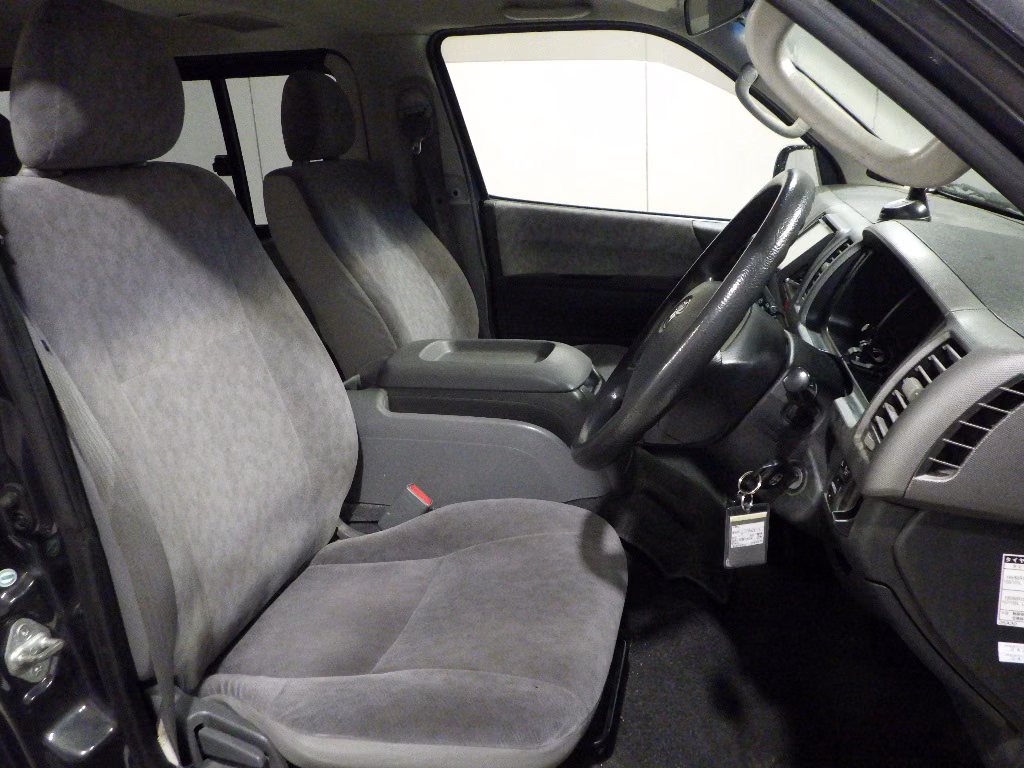 TOYOTA REGIUS ACE