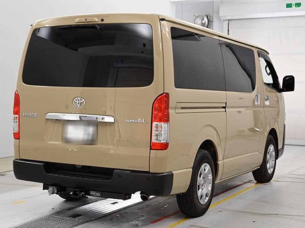 TOYOTA REGIUS ACE
