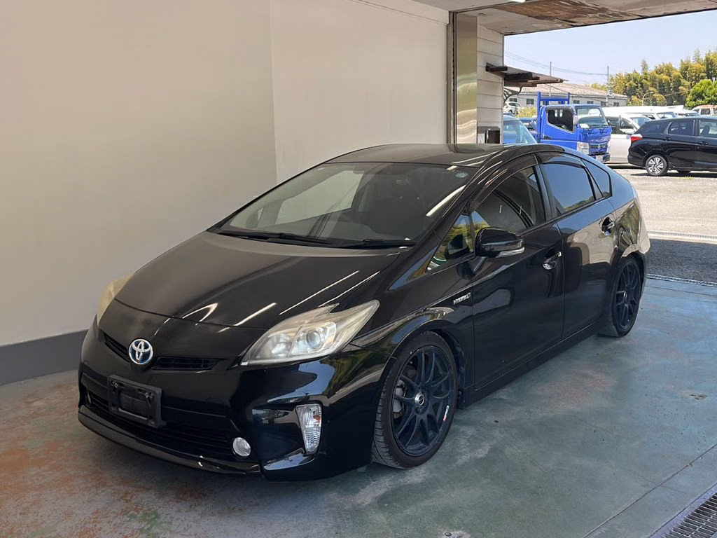 TOYOTA PRIUS