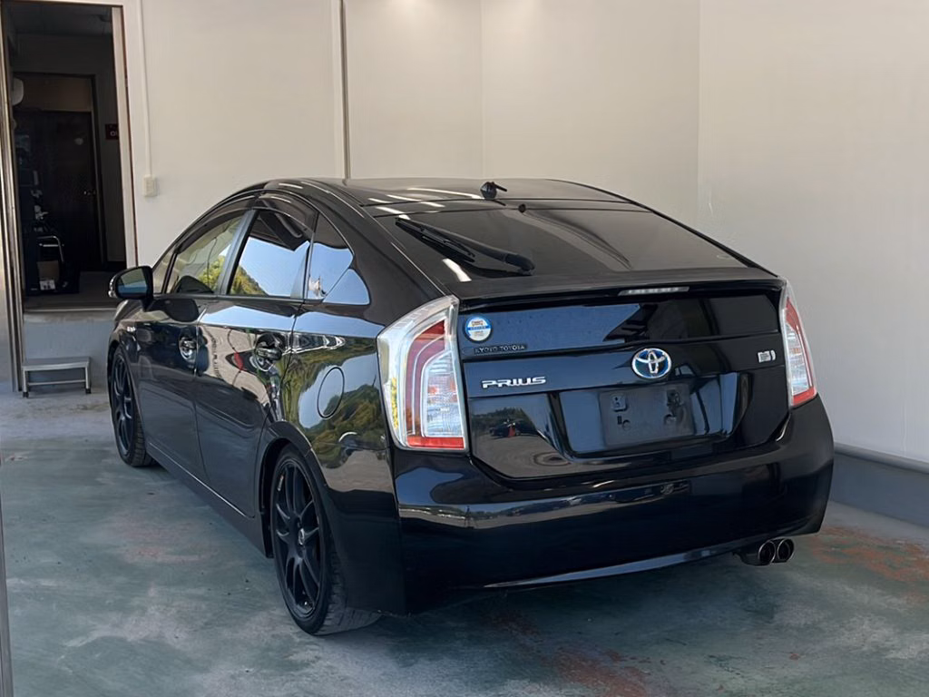 TOYOTA PRIUS