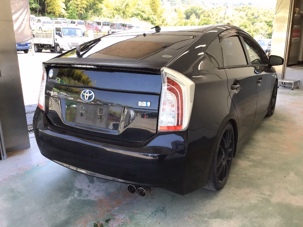 TOYOTA PRIUS