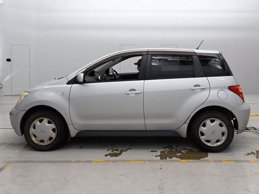 TOYOTA IST
