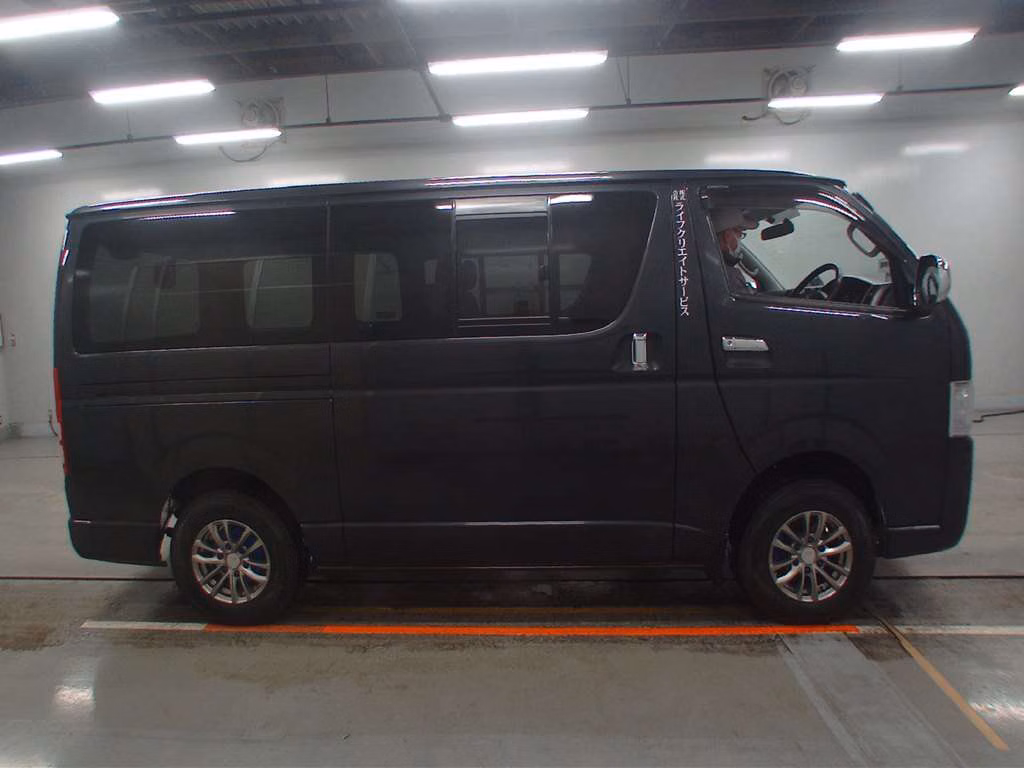 TOYOTA REGIUS ACE