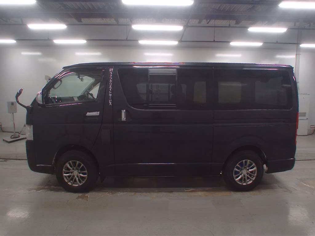 TOYOTA REGIUS ACE