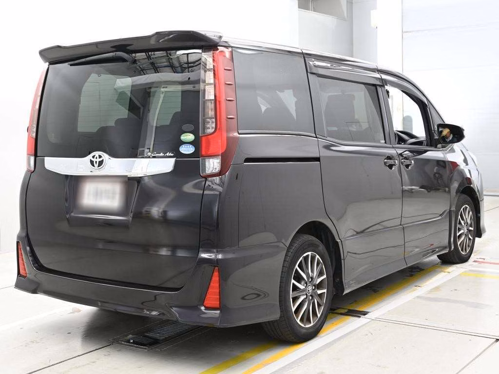 TOYOTA NOAH