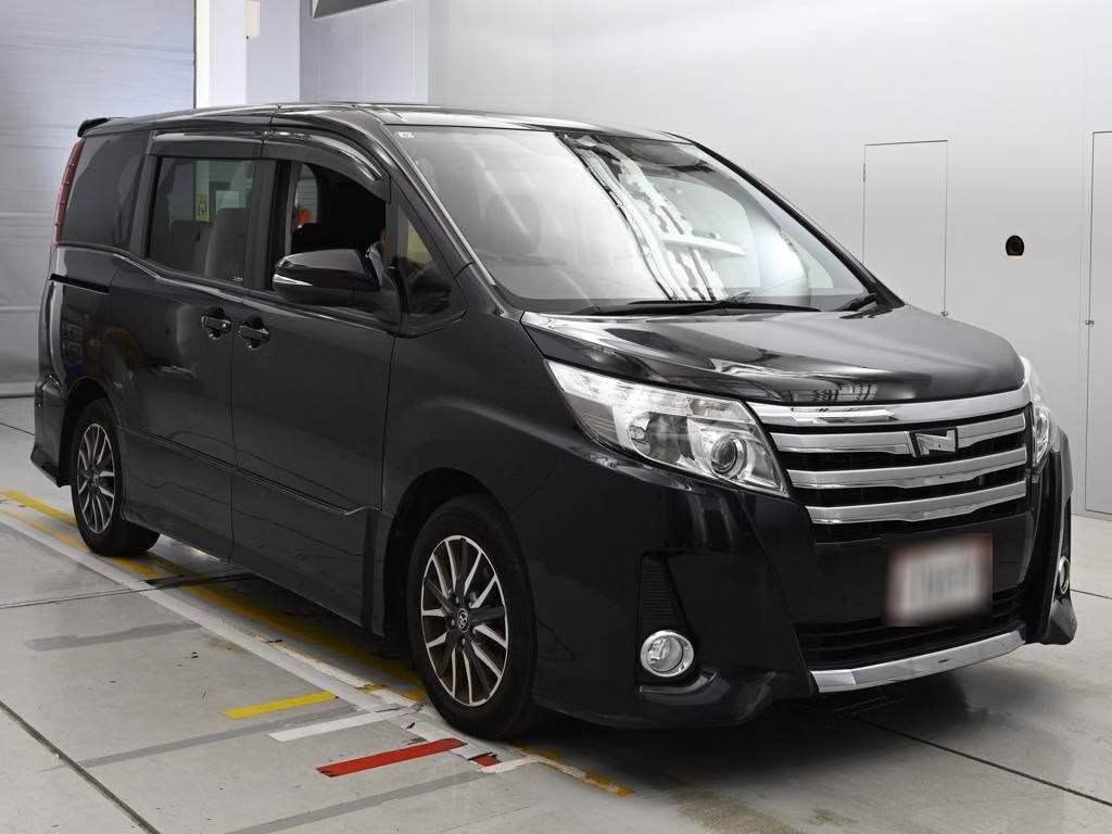 TOYOTA NOAH