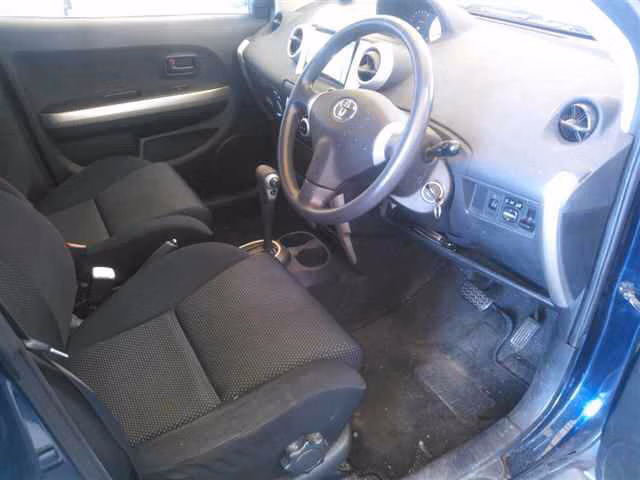 TOYOTA IST