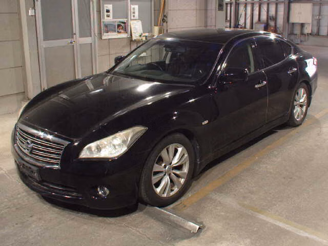 NISSAN FUGA