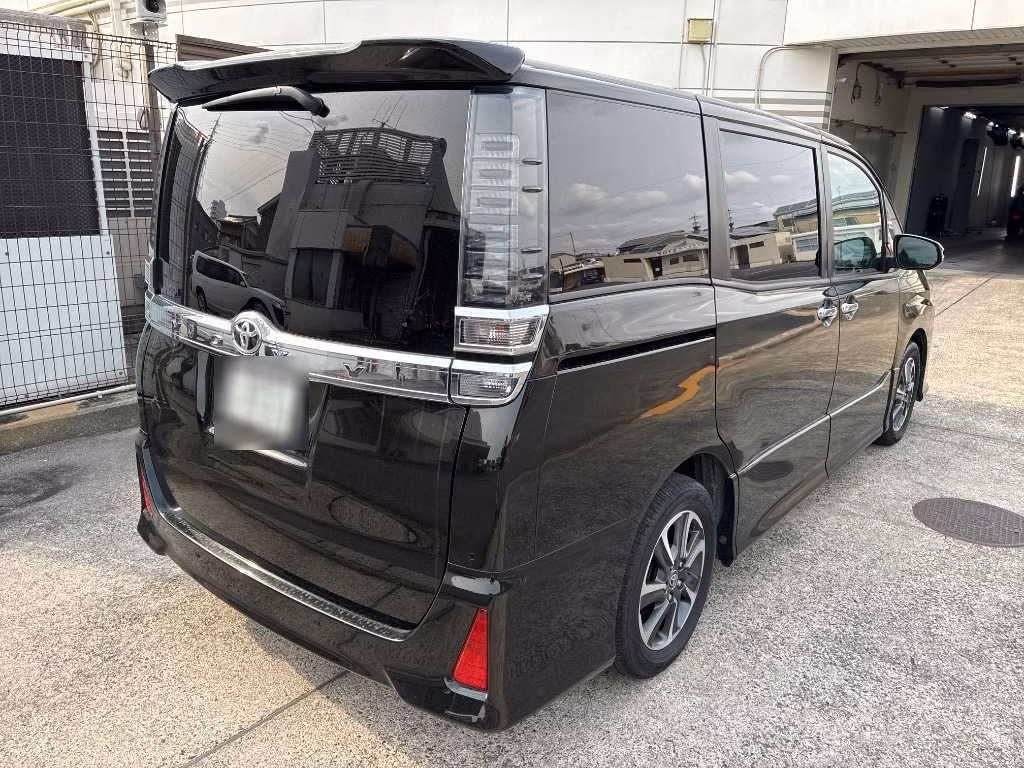 TOYOTA VOXY
