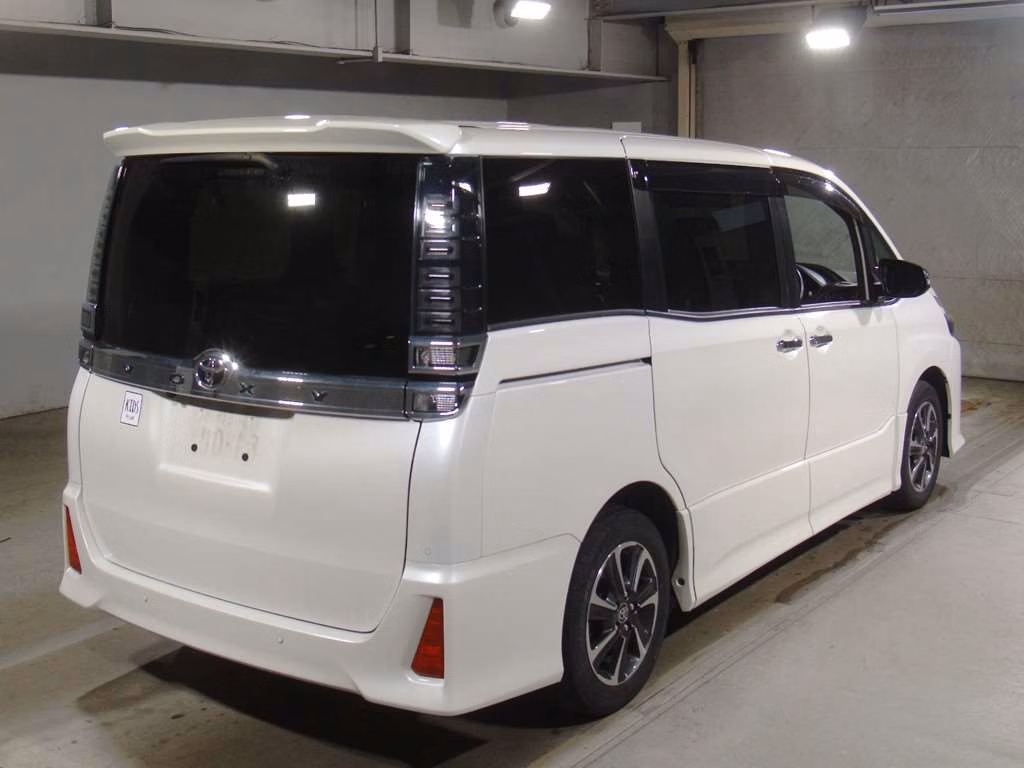 TOYOTA VOXY