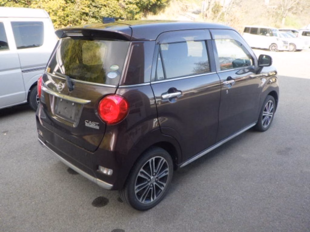 DAIHATSU CAST