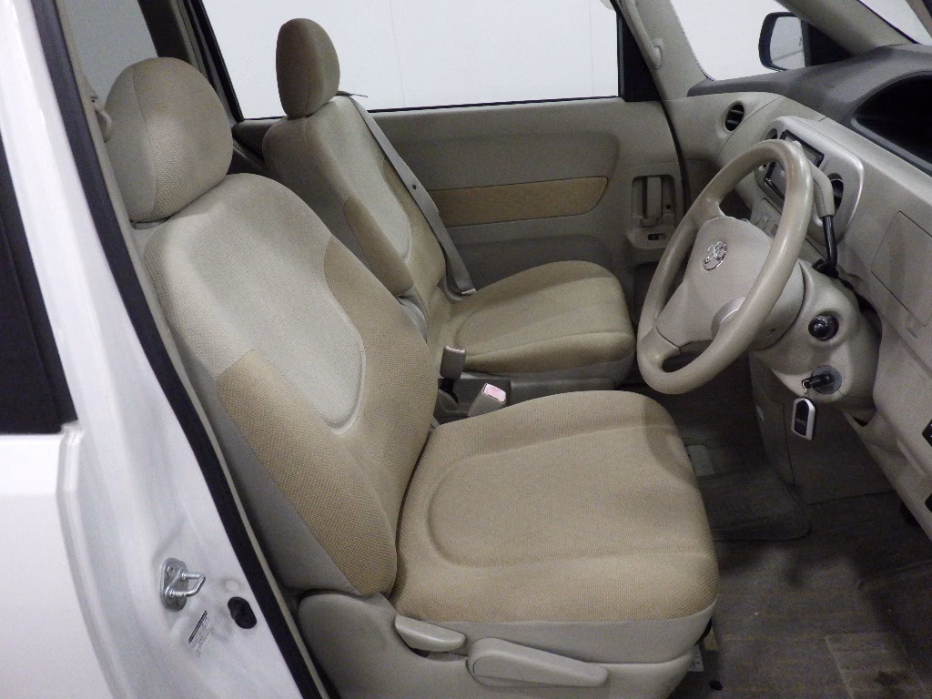 TOYOTA PORTE