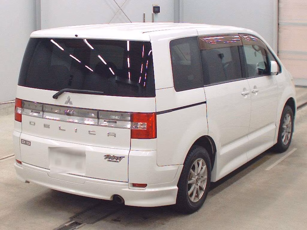 MITSUBISHI DELICA D:5