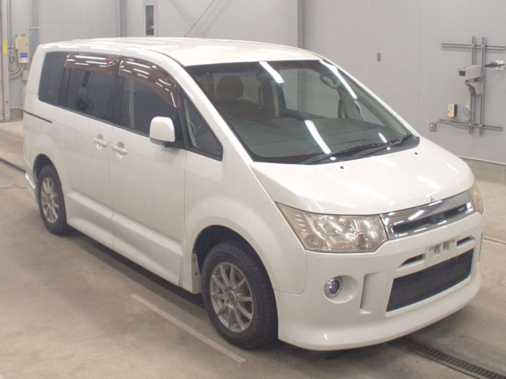 MITSUBISHI DELICA D:5