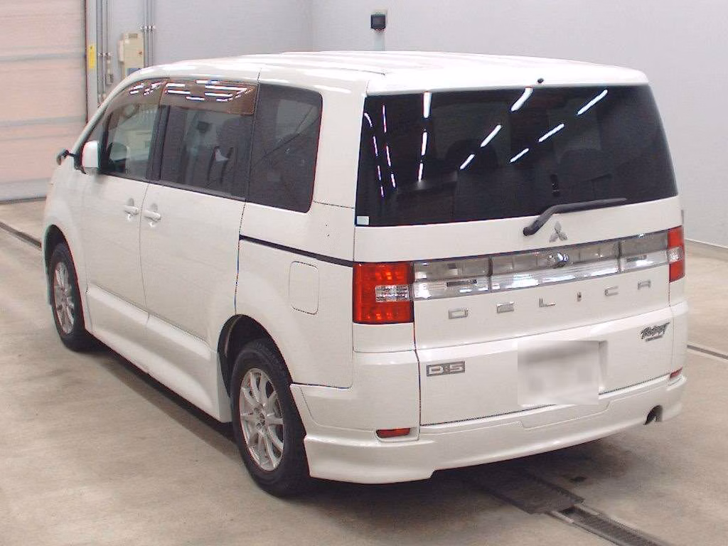 MITSUBISHI DELICA D:5