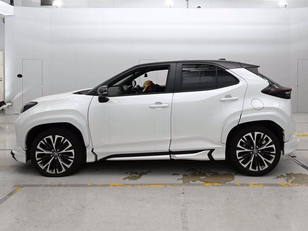 TOYOTA YARIS CROSS