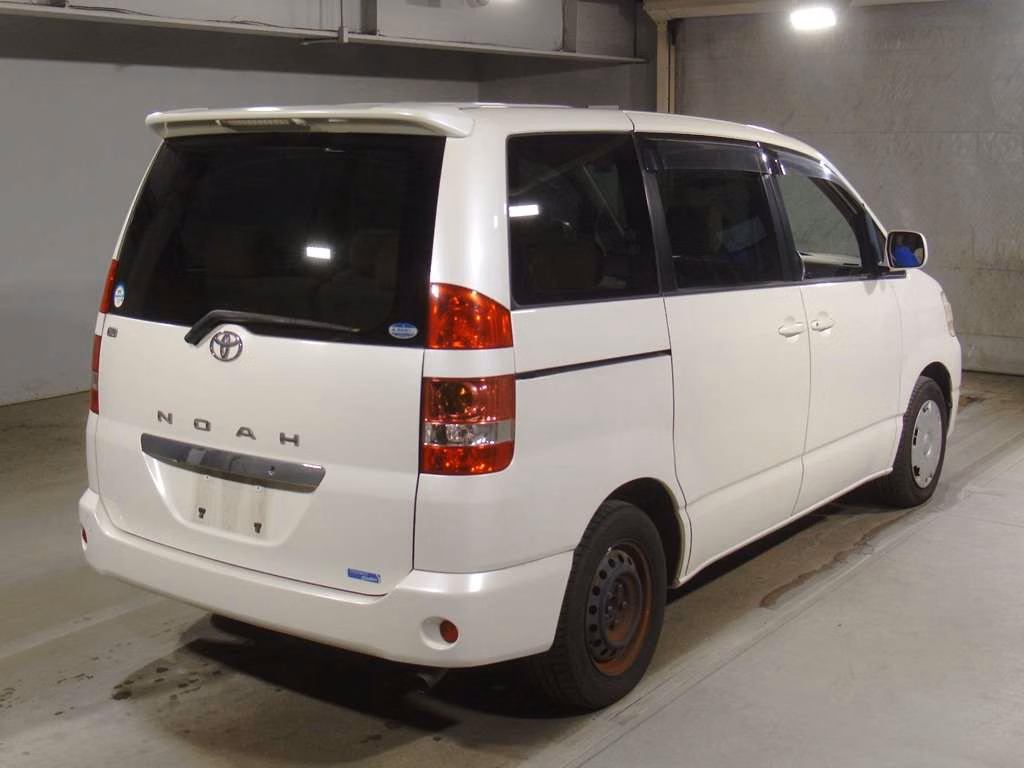 TOYOTA NOAH