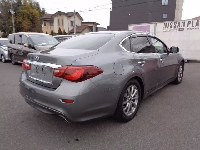 NISSAN FUGA