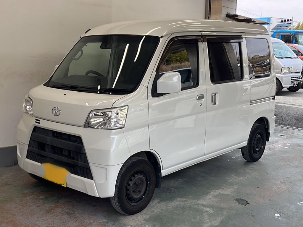 TOYOTA PIXIS VAN