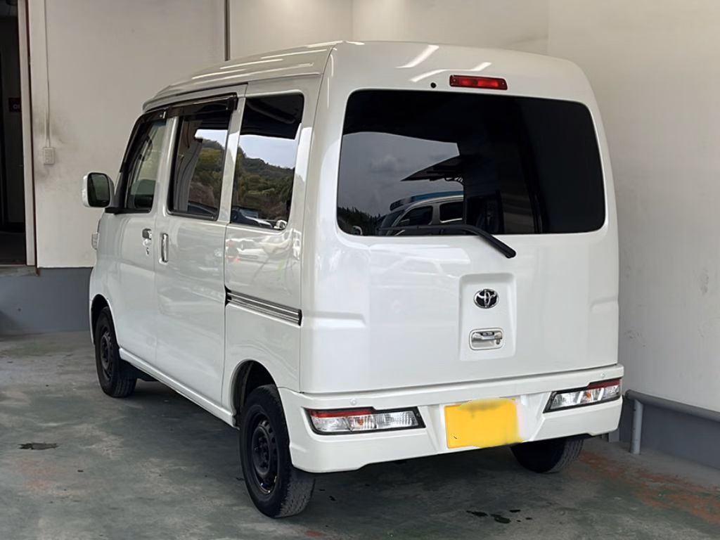 TOYOTA PIXIS VAN
