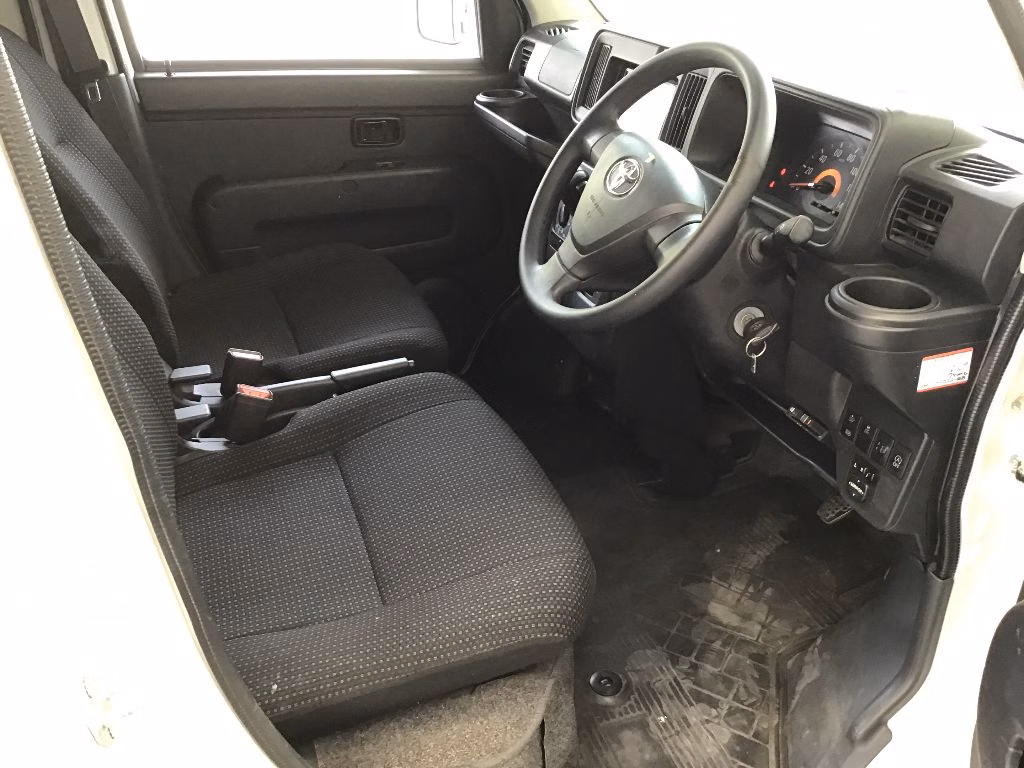 TOYOTA PIXIS VAN
