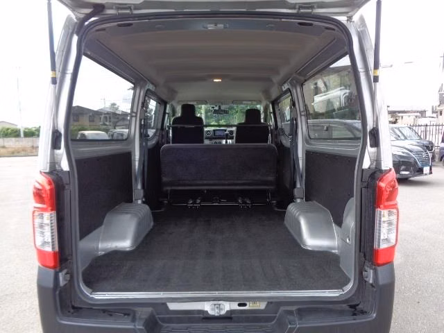 NISSAN NV350 CARAVAN