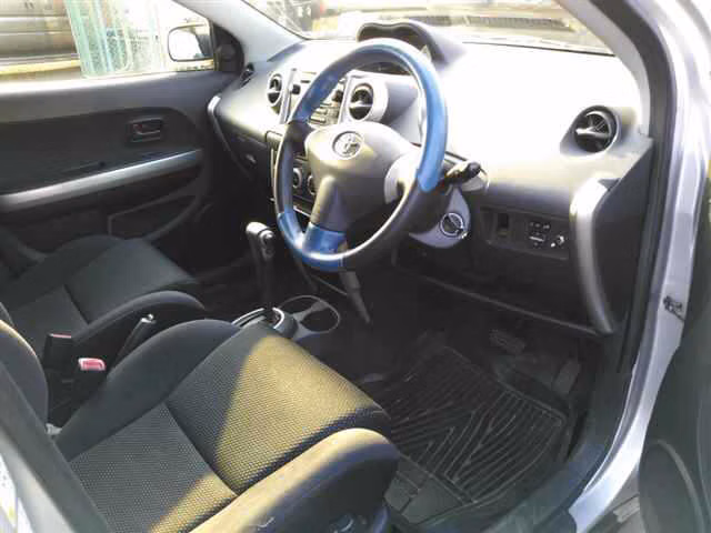 TOYOTA IST