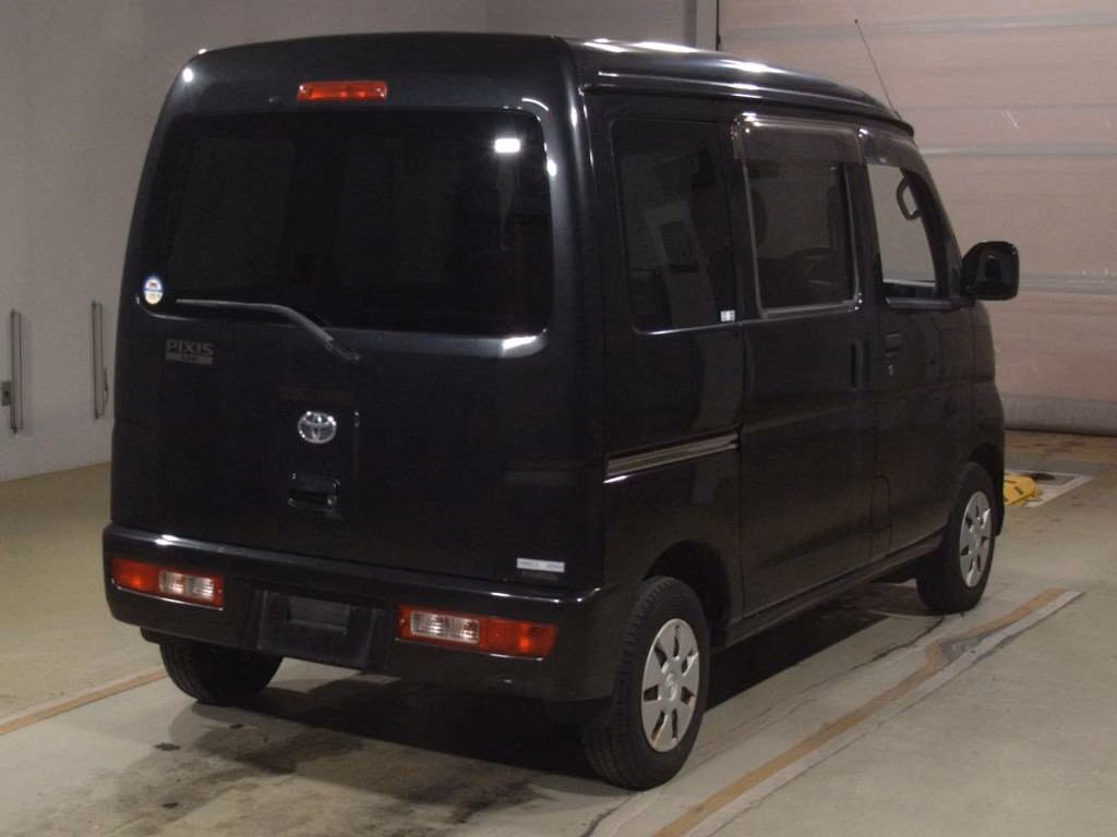 TOYOTA PIXIS VAN