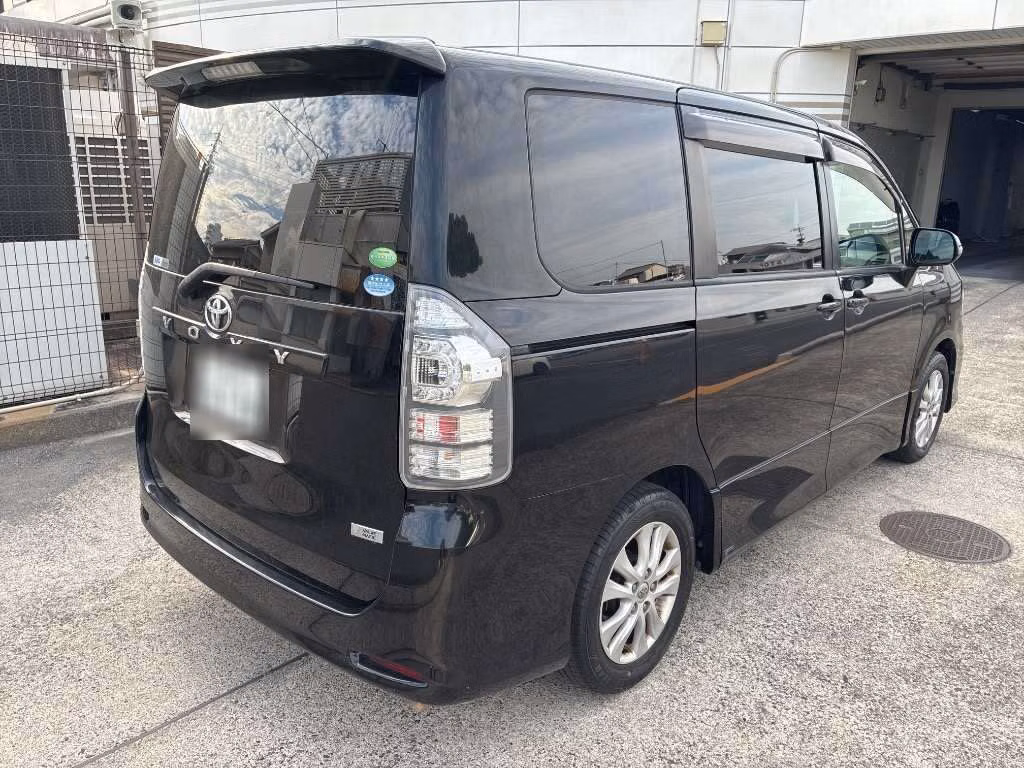 TOYOTA VOXY