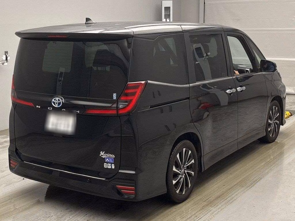 TOYOTA NOAH